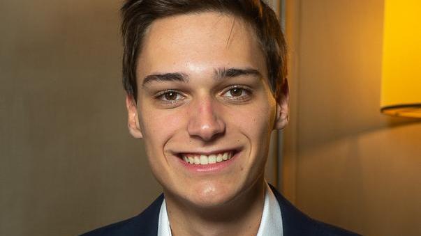 Lo studente con tutti dieci È il simbolo dei Millennials