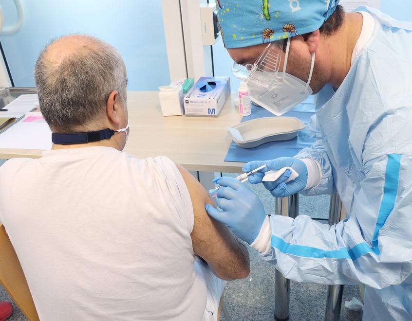 Vaccini, avanti piano: 81% di cicli completi La fascia dei trentenni è la meno coperta 