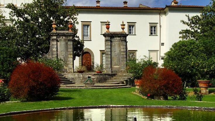 Nuovi giochi e arredi alla Màgia e nella piazza delle Poste centrali