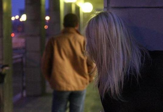 Avvocato perseguitato da una giovane donna dopo la relazione finita 