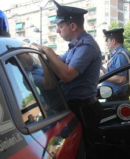 Litiga con l’anziana vicina e le rompe una vertebra 