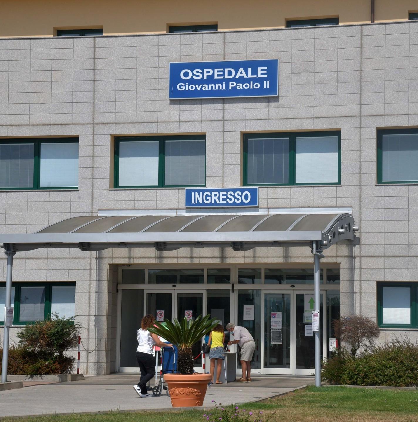 Chirurgia chiusa a Nuoro, donna muore all'arrivo al pronto soccorso di Olbia: esposto in procura 