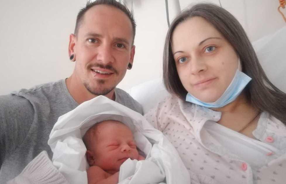 Sveva ha fretta di nascere, il lieto evento avviene in casa 