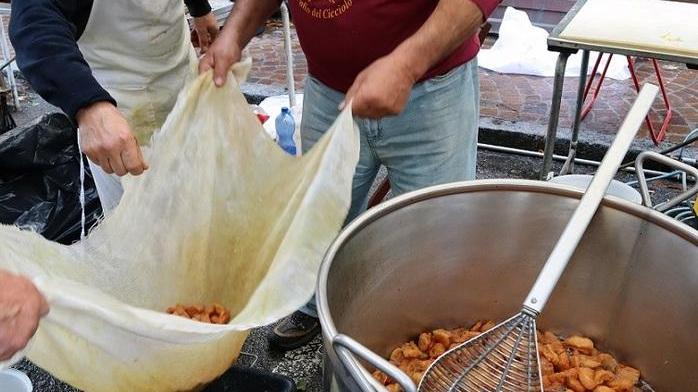 La sfida dei norcini al parco Lavezza con i ciccioli balsamici