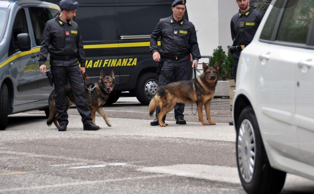 La guardia di finanza ha scoperto il carico durante un posto di blocco (Foto di repertorio)
