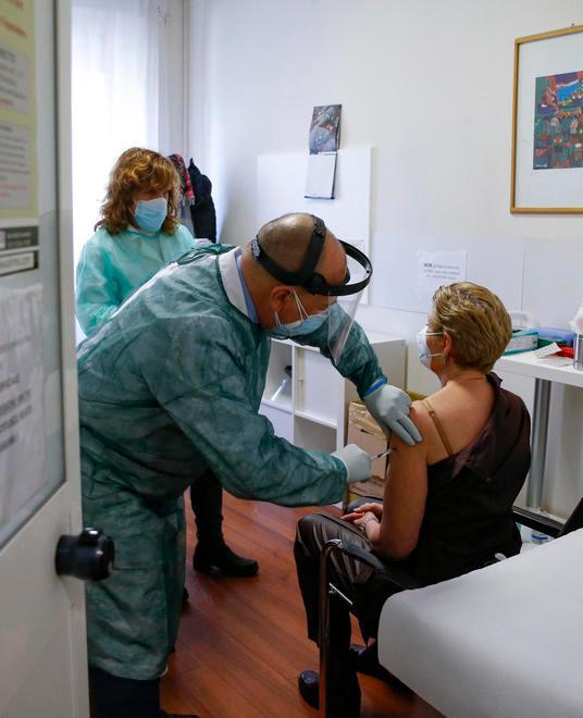 Vaccinazioni ferme a quota 80% Mentre proseguono le terze dosi 