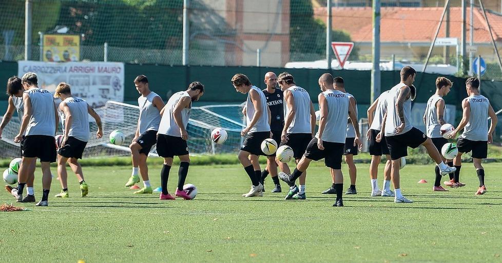 Buglio lavora sul 4-3-3