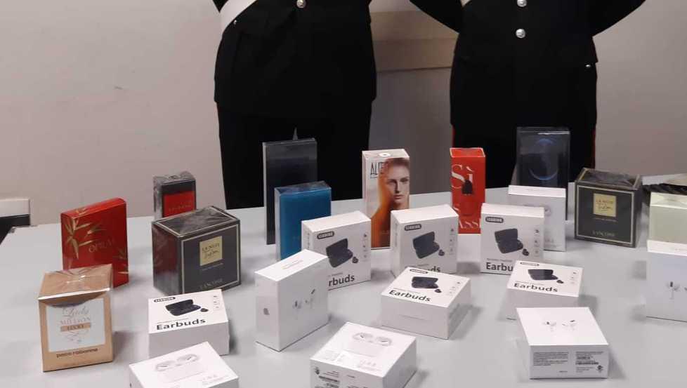 Profumi e prodotti falsi Denunciato “pataccaro”