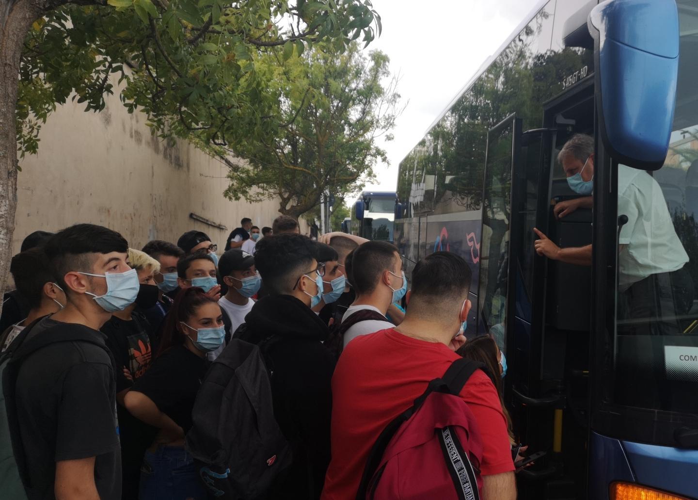 Pendolari in rivolta contro l’Arst 