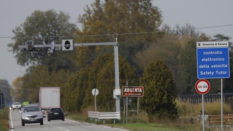 Ferrara, il nuovo tutor fa strage di multe: «A 120 all’ora su quel rettilineo»