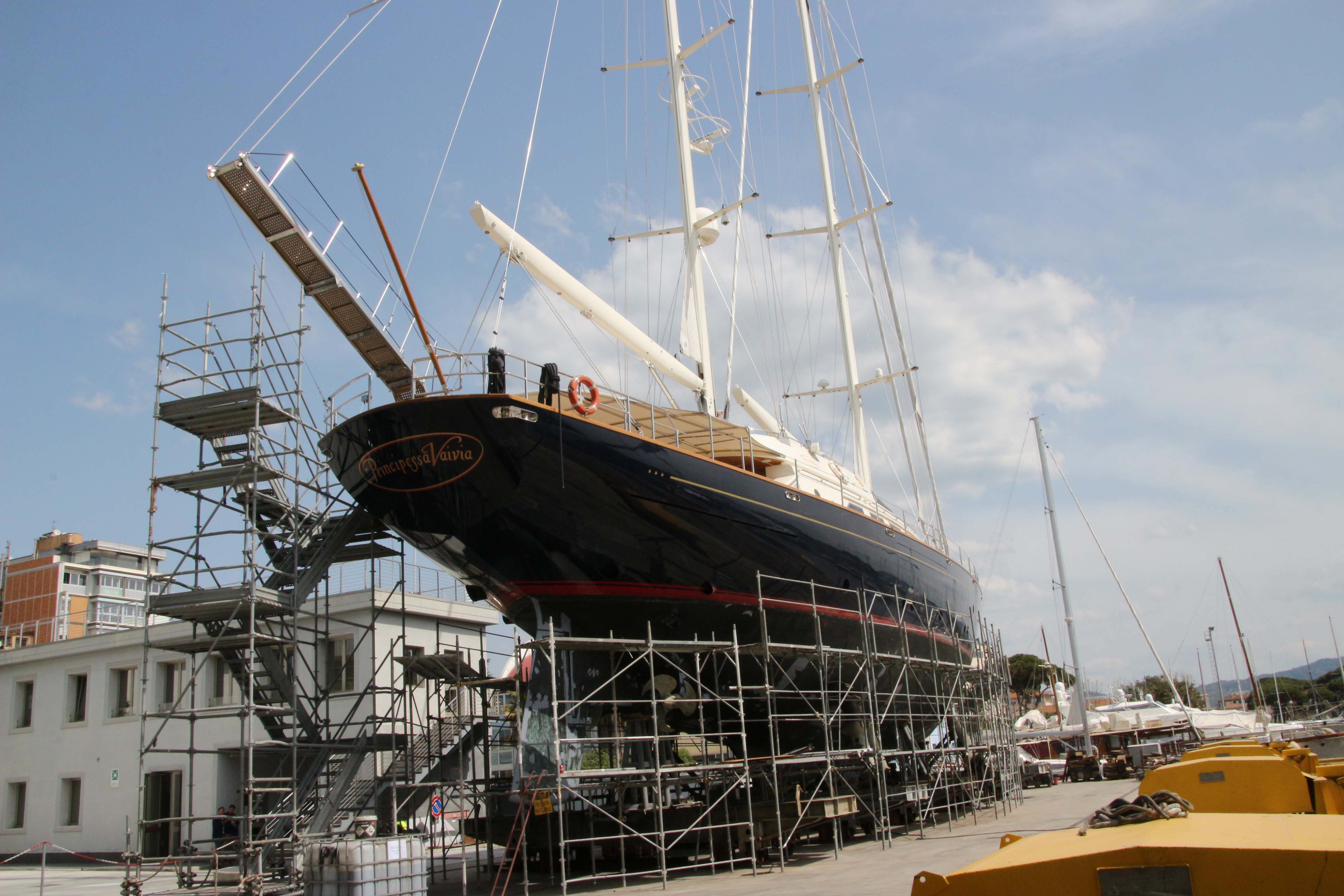 Un’imbarcazione Perini Navi in costruzione