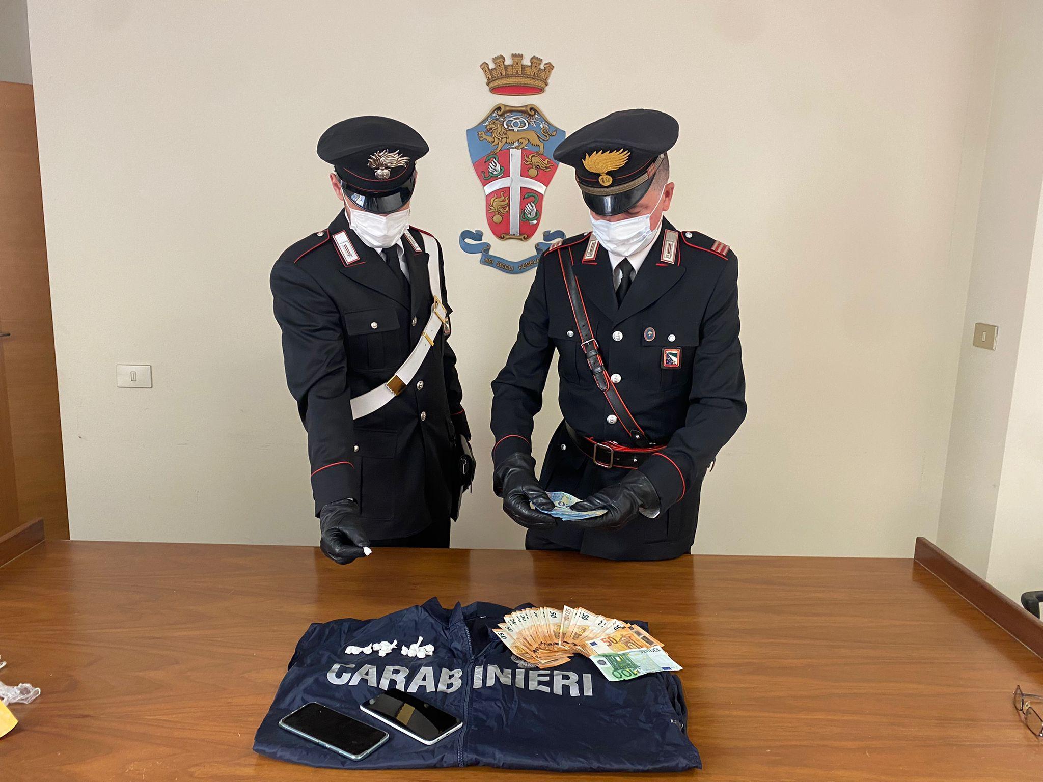 Trovato con 15 dosi di cocaina in auto, arrestato un 37enne