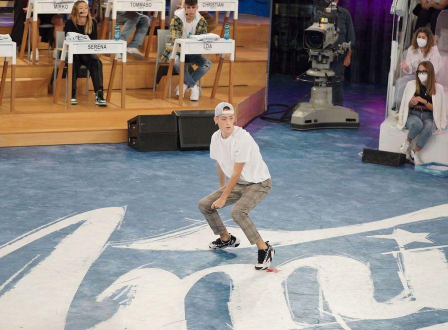 Eliminato e contento, Mattias è già un’icona: «Amici mi ha cambiato» 
