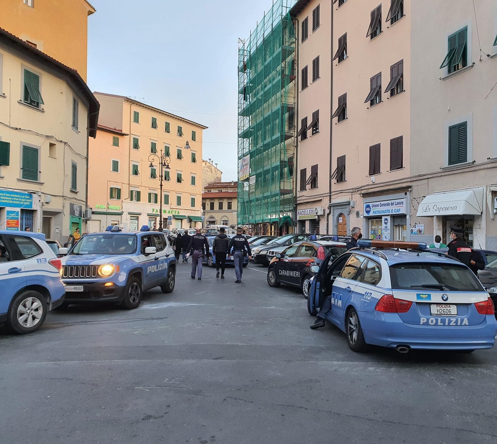 I controlli delle forze dell'ordine in piazza dei Mille