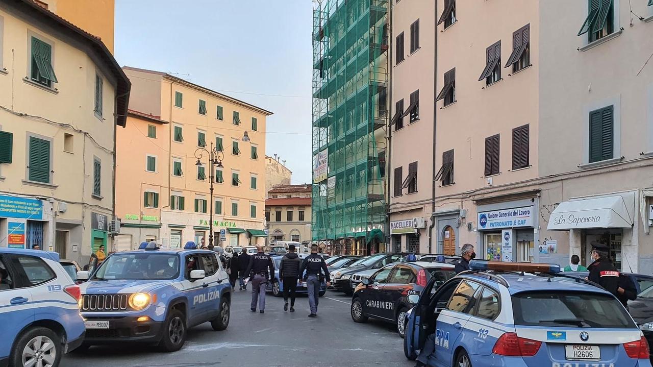 I controlli delle forze dell'ordine in piazza dei Mille