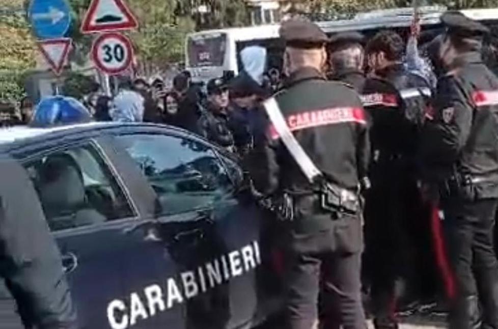 Scoppia un’altra rissa all’uscita da scuola: spedizione punitiva a Carpi organizzata via social 