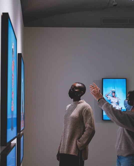 Natura, potere e corpo: così sei artiste immaginano un futuro 