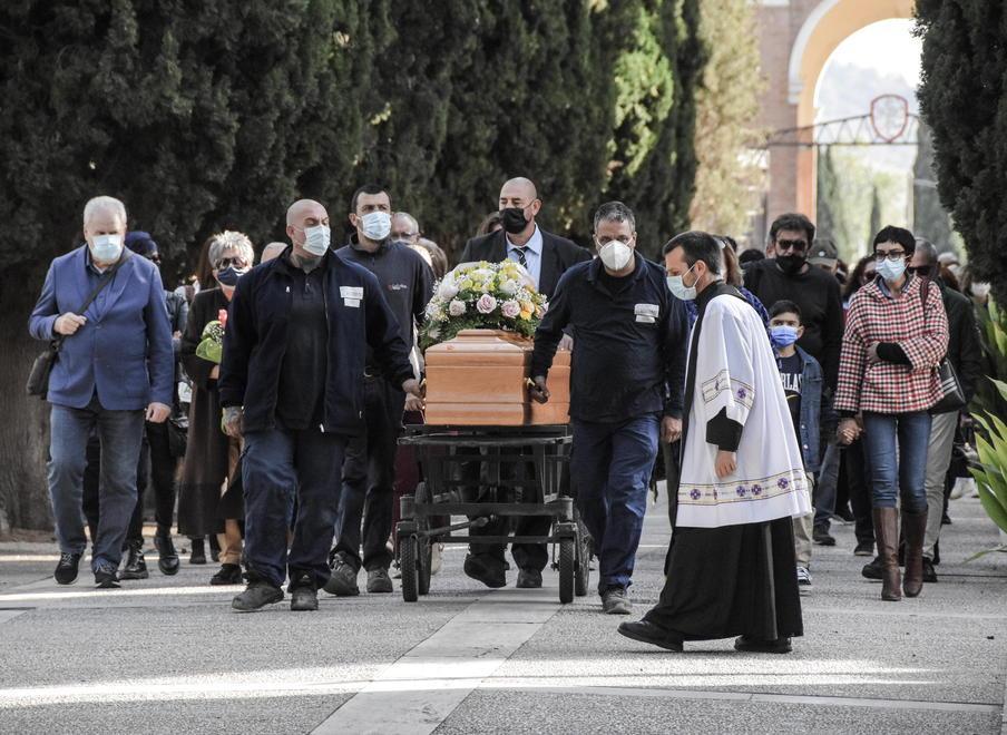 Amici e “teatranti” danno l’ultimo saluto a Franca Lodovichi