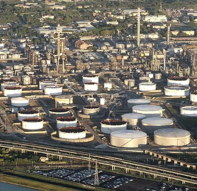 «Eni, intervenga il governo» Consiglio regionale unanime