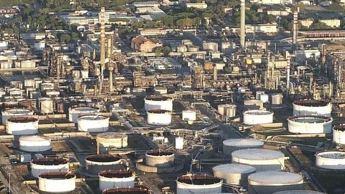 «Eni, intervenga il governo» Consiglio regionale unanime