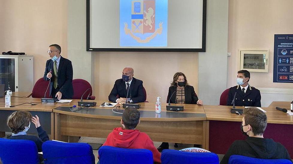 Lezioni in classe e sul campo per i ragazzi