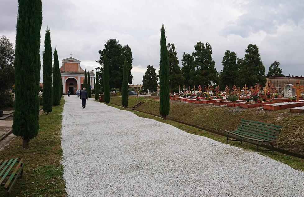 Mascherina obbligatoria per entrare nei cimiteri 
