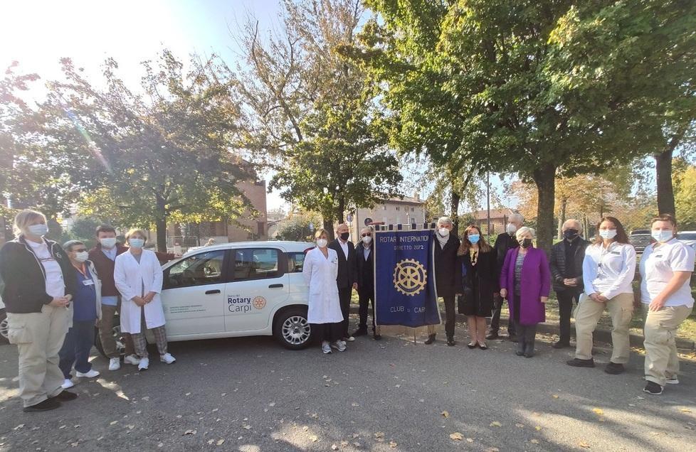 Assistenza domiciliare, una nuova auto ibrida donata dal Rotary 