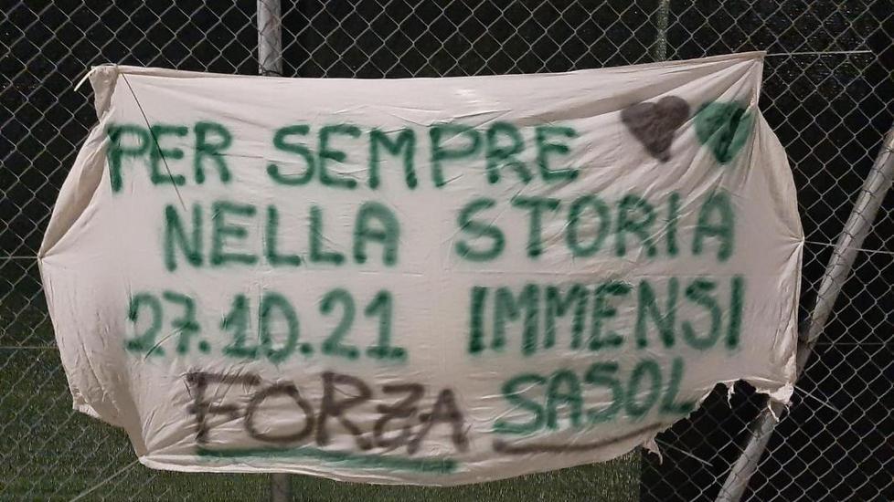 Striscione dei tifosi appeso al MFC