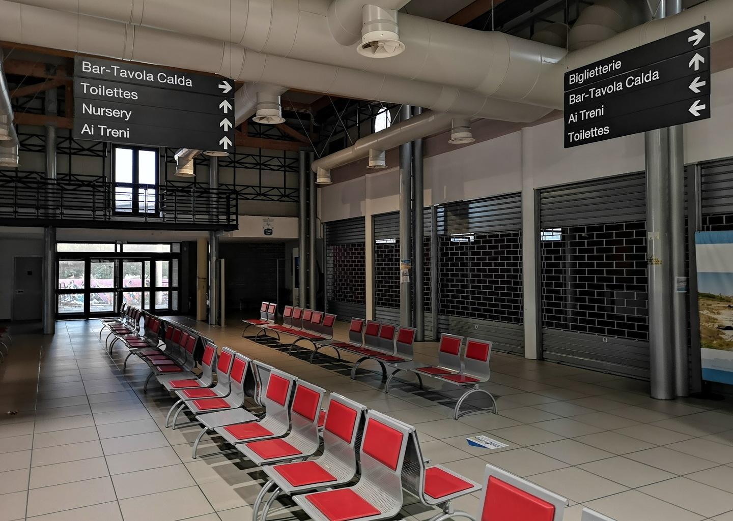 Stazione marittima, nuovo giro per il bar 