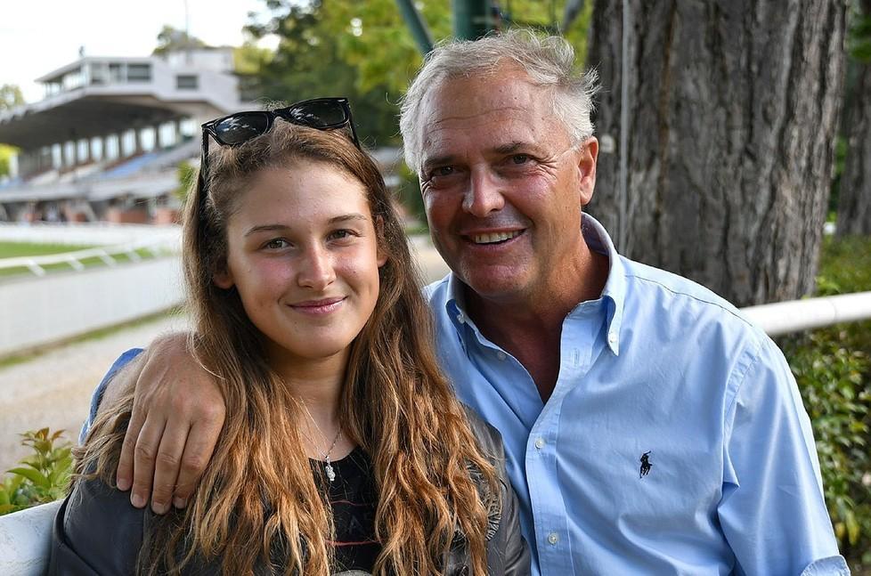 Emily Bellei con il padre Enrico, numero uno del trotto italiano