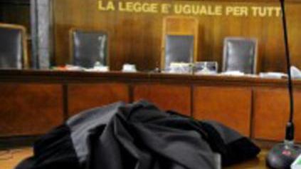 Picchiano la figlia minorenne con il mattarello: genitori a processo