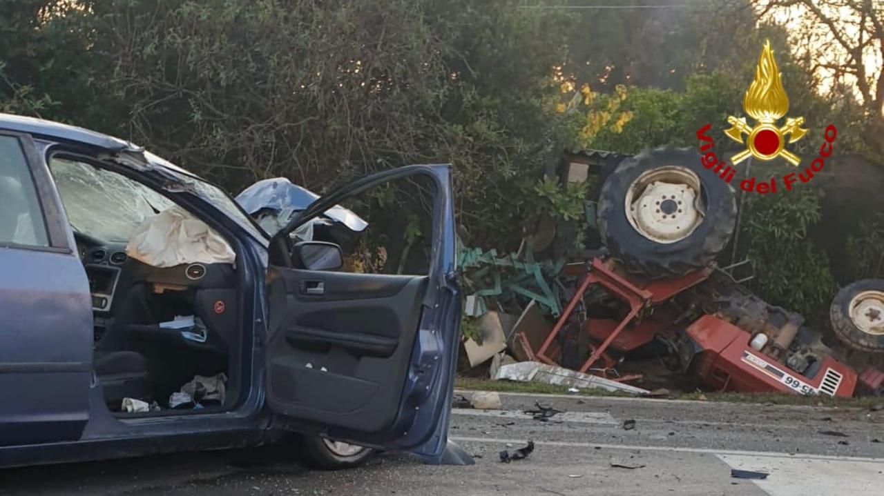 Serramanna, scontro fra un'auto e un trattore: due feriti 