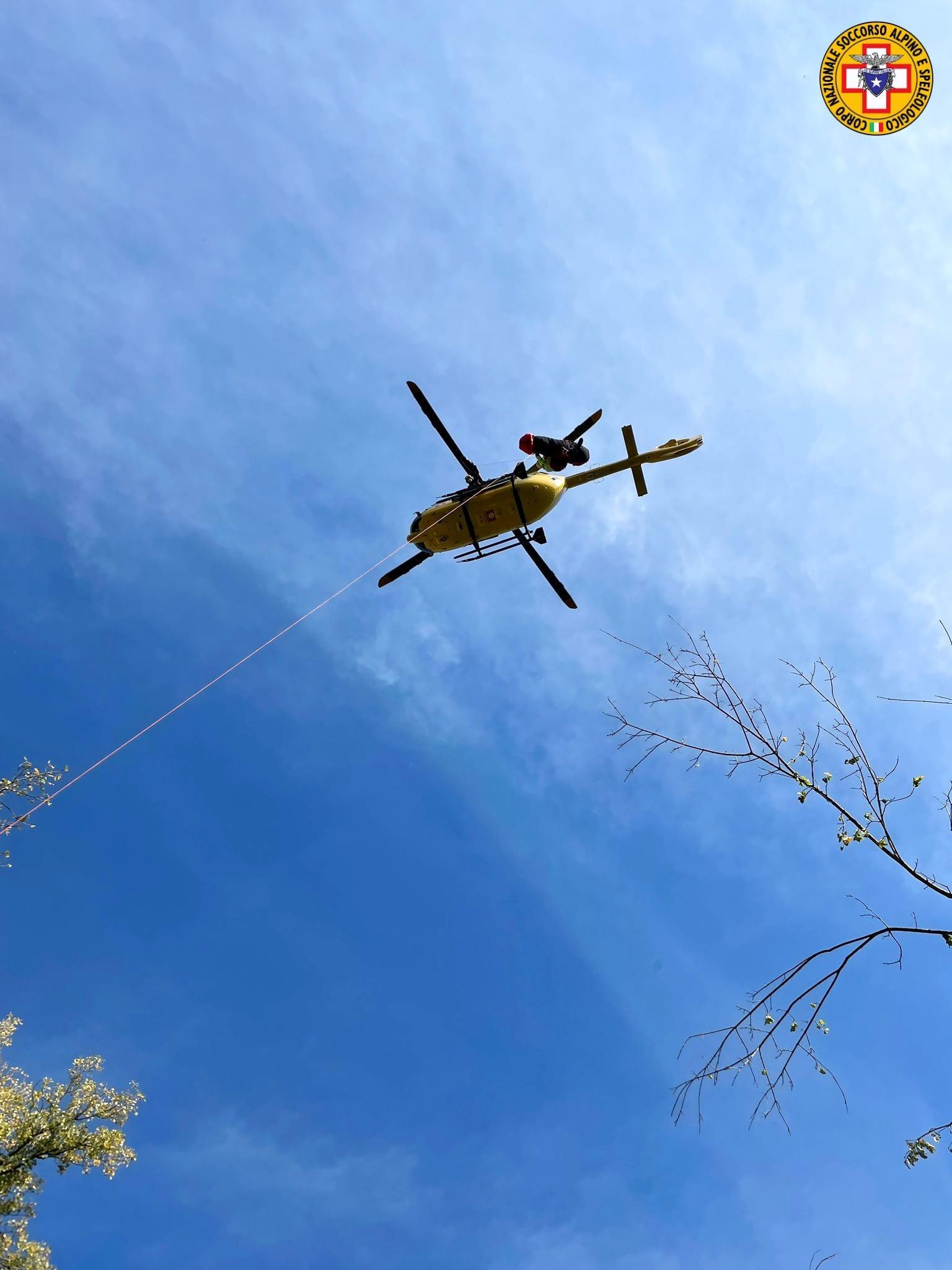 L'elicottero che ha soccorso il cercatore di tartufi