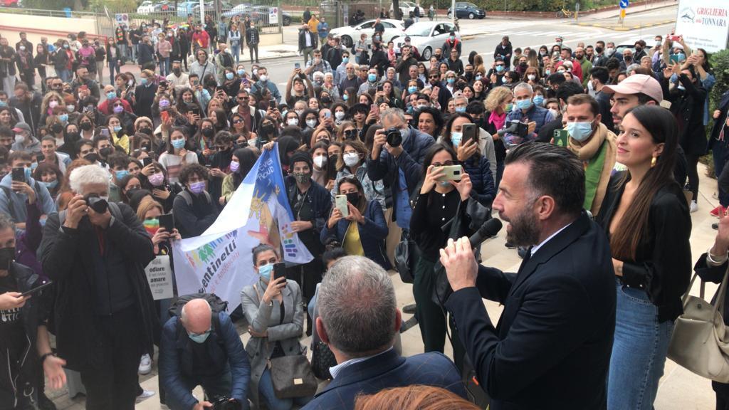 Ddl omofobia, Alessandro Zan grida in sardo: vergogna