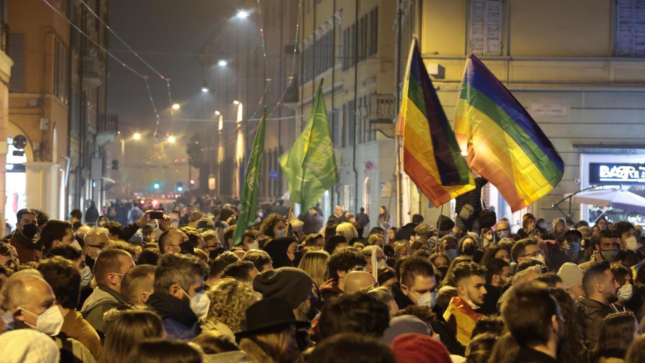 Modena, ddl Zan, in 600 per i diritti «Uno scandalo averla affossata»