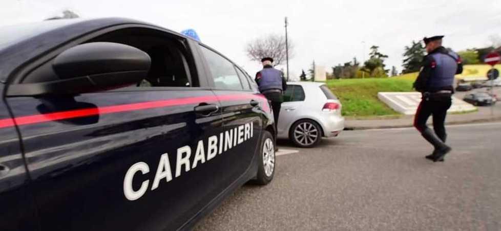 Tenta la fuga dai carabinieri sull’Ape 50 Ubriaco, senza targa e senza assicurazione 