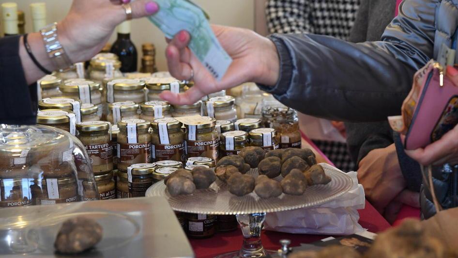 La mostra del tartufo celebra la donna per il gran ritorno dopo lo stop nel 2020