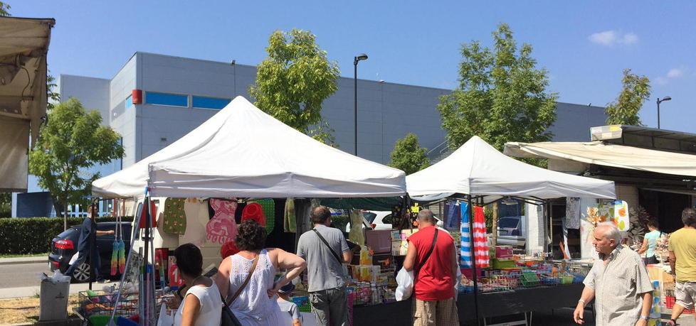 I banchi in piazza Romero continuano a dividere i commercianti di S. Croce