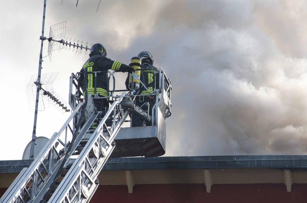 A fuoco venticinque metri quadri di copertura