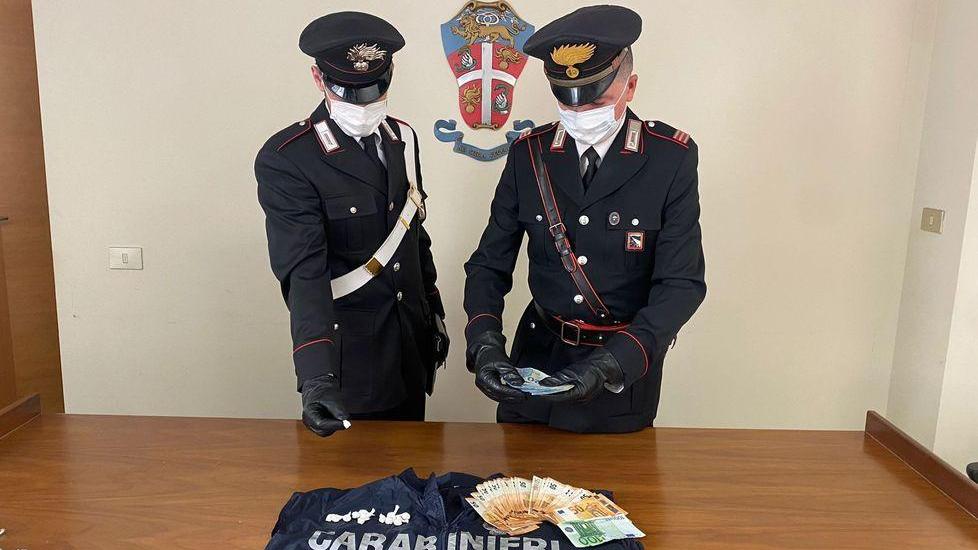 Nasconde la cocaina sotto il tetto dell’auto Arrestato un 37enne