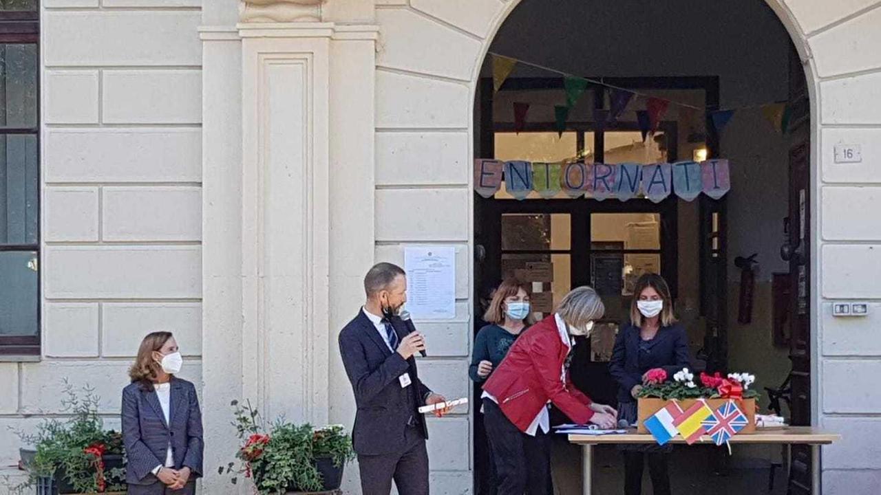 Diplomi linguistici consegnati ieri in piazza Roma