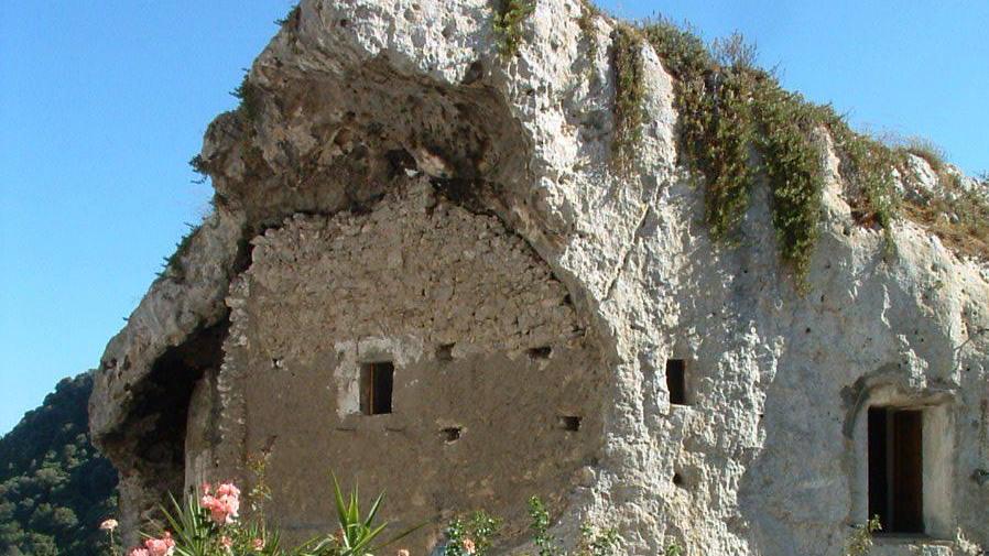 I turisti hanno riscoperto la domus de janas La Rocca