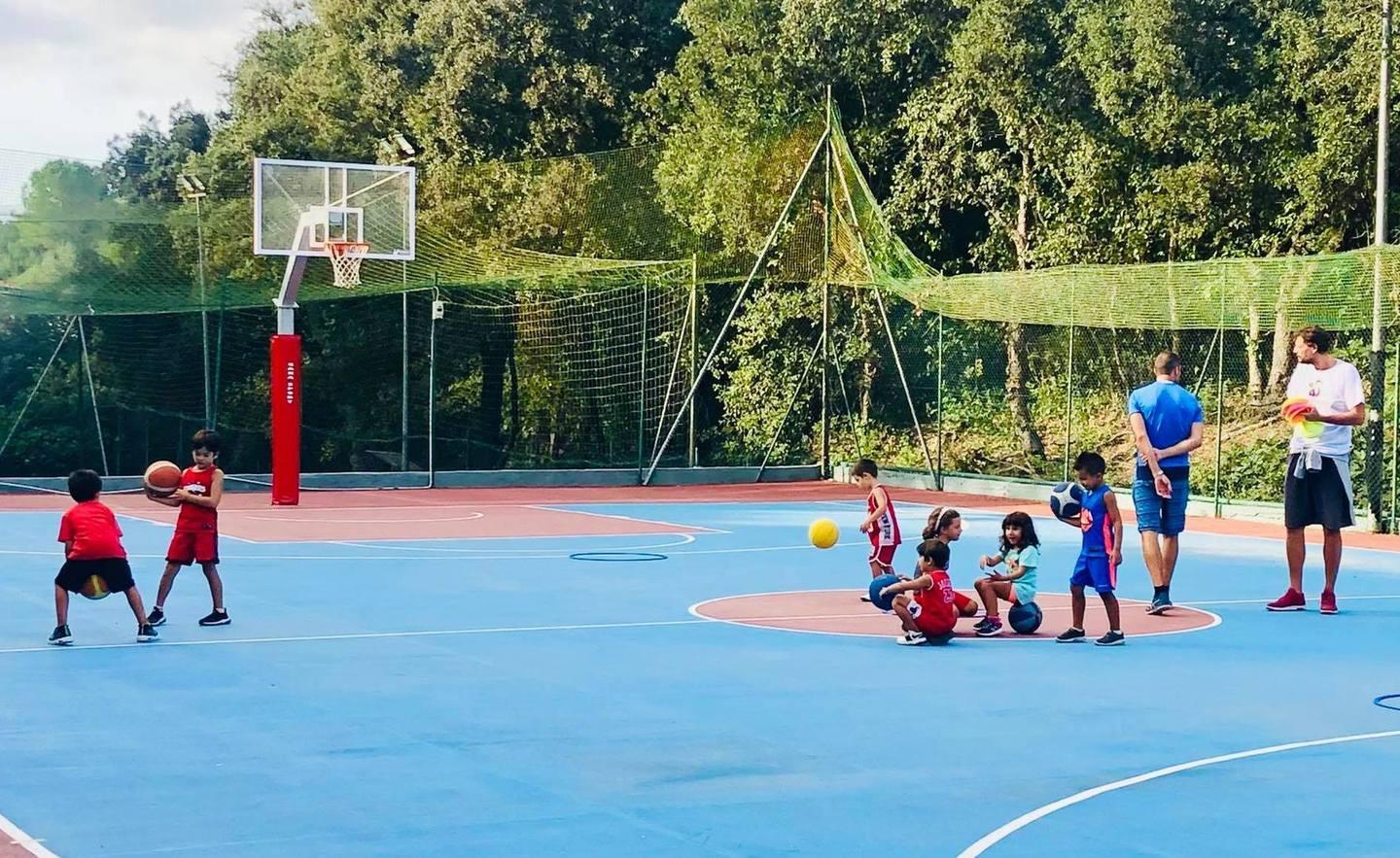 Effetto padel e mini basket alle Querce riparte lo sport