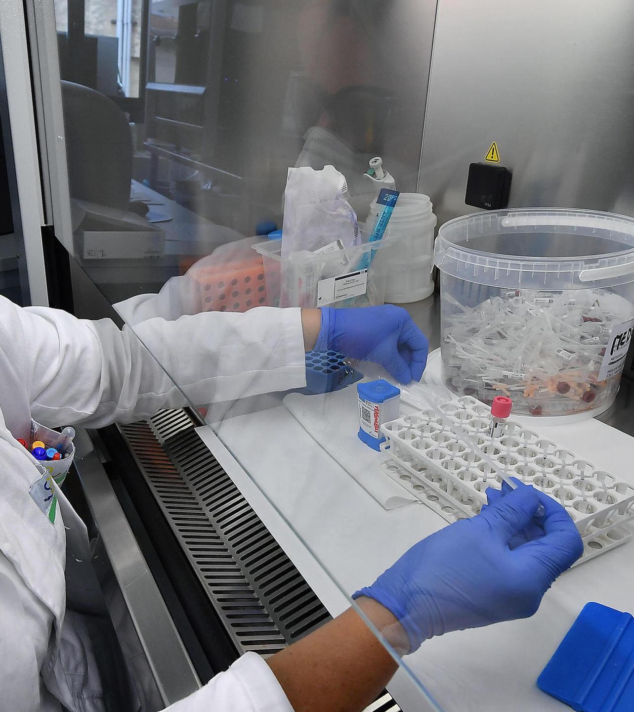 Ponte Santi senza tamponi e i passeggeri non volano 