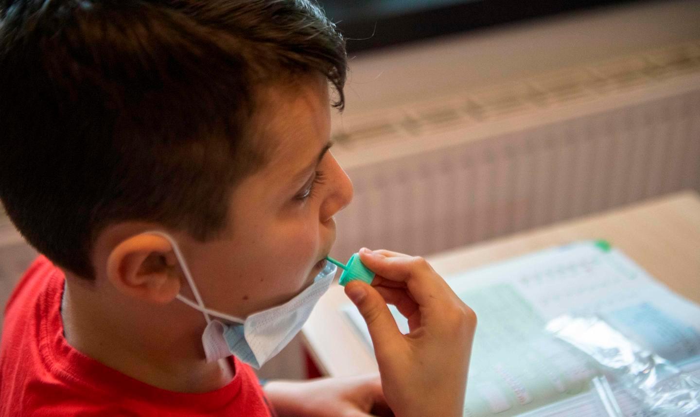 Tamponi salivari a scuola riprende lo screening 