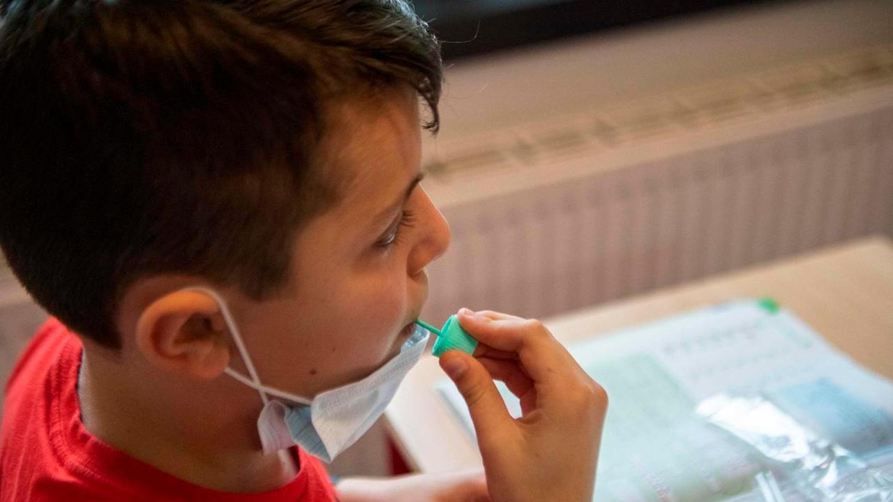 Tamponi salivari a scuola riprende lo screening