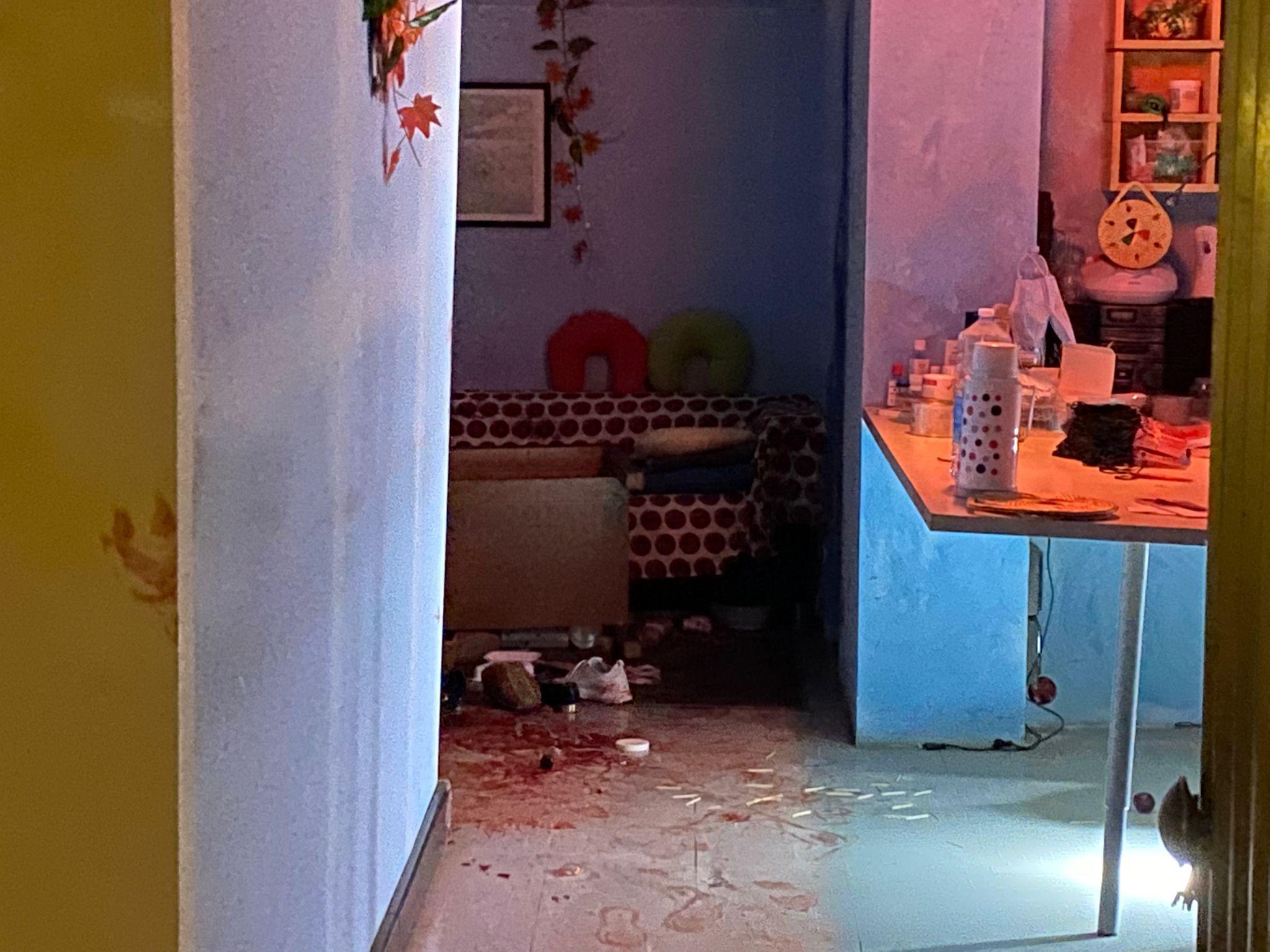 Il luogo dell'aggressione nel centro massaggi (foto Franco Silvi)