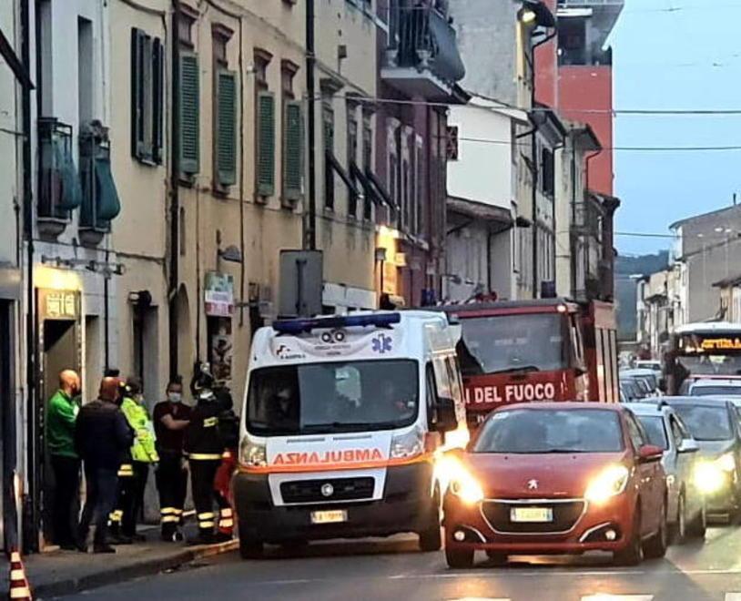 Ritrovato senza vita ex piaggista 74enne, era morto in casa da almeno quattro giorni 