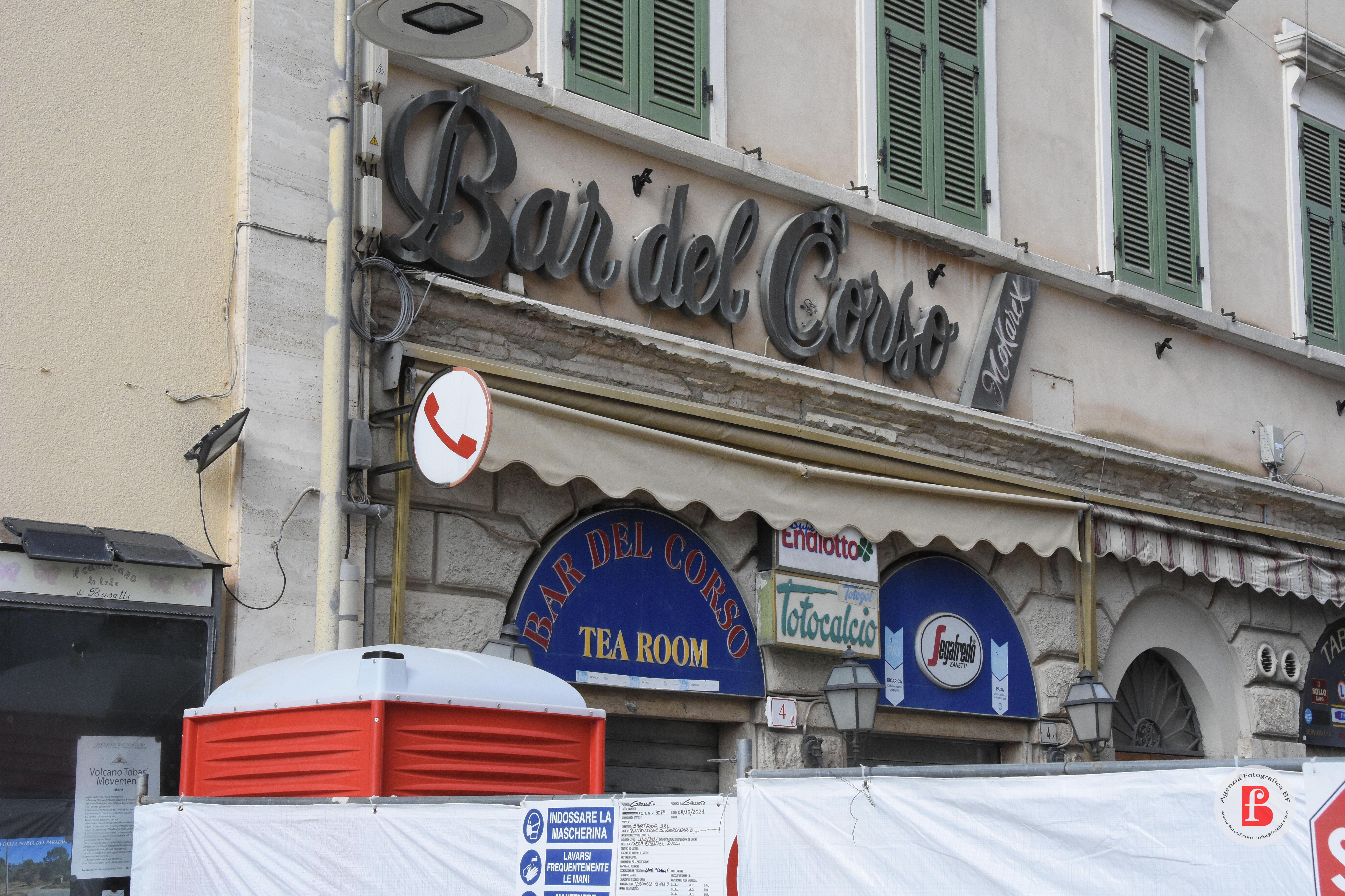 Lavori in corso nello storico bar del centro storico: e ci sono anche delle assunzioni in programma (Foto AgenziaBF)