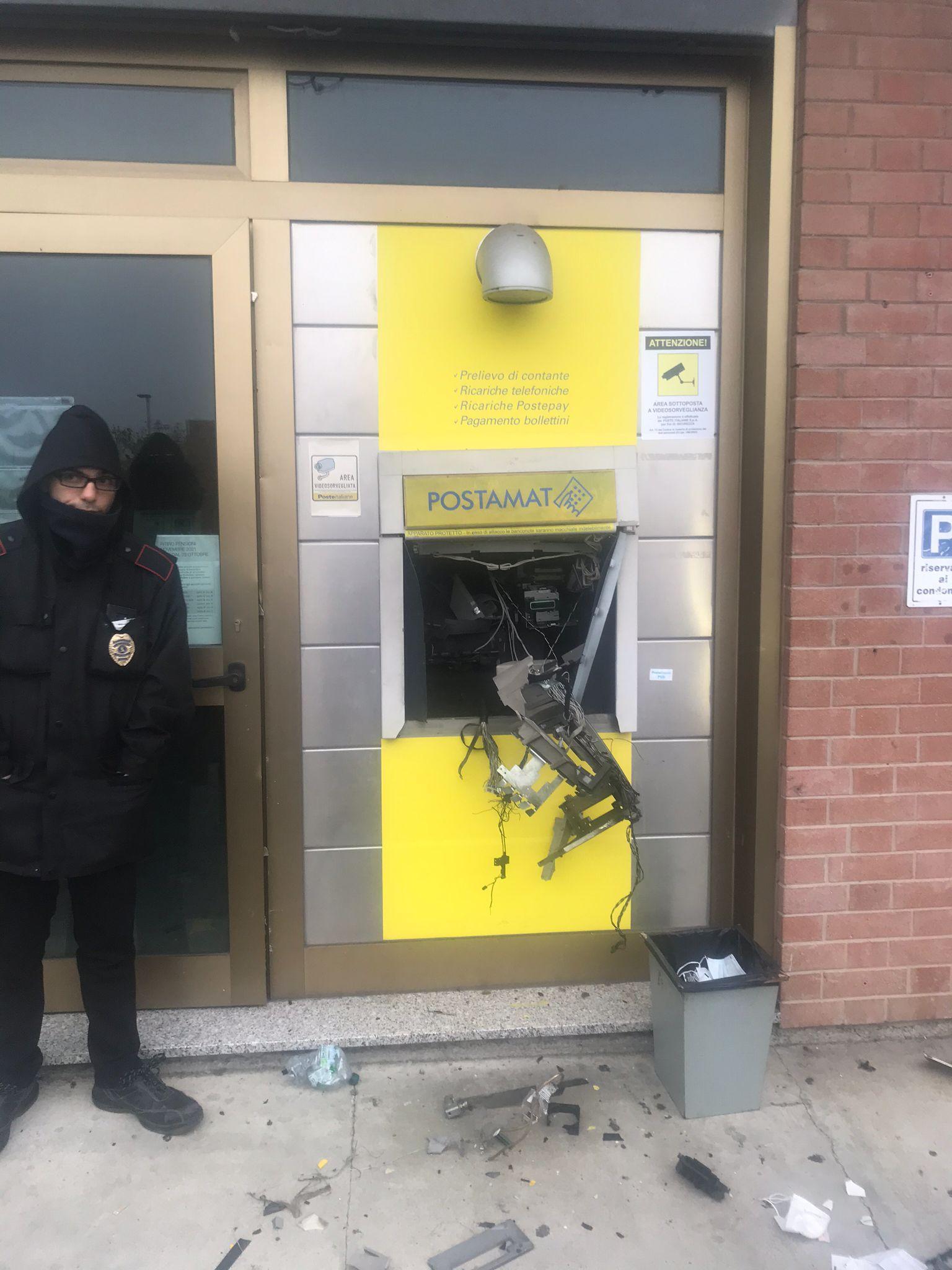 Castelvetro, assalto al bancomat delle Poste: bottino 40mila euro